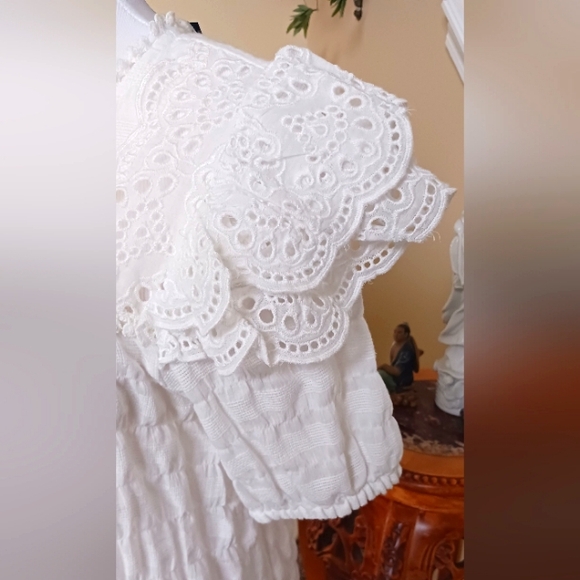 LIV Los Angeles Ruffle Sleeve Blouse. NWT White M - Picture 5 of 10